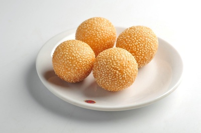 Fried Glutinous Rice Balls with Sesame